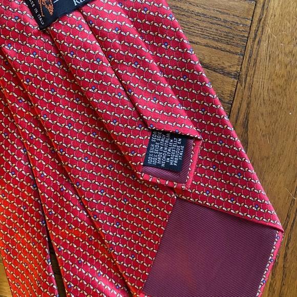 Tie rack ‘Beaufort’ red with gold leaves and blue dots - Picture 4 of 5